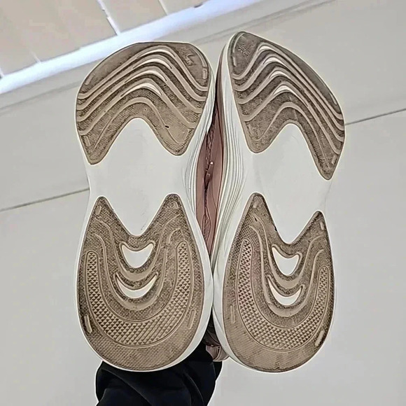 APL: Athletic Propulsion Labs Streamline Sneakers ROSE - Picture 11 of 13